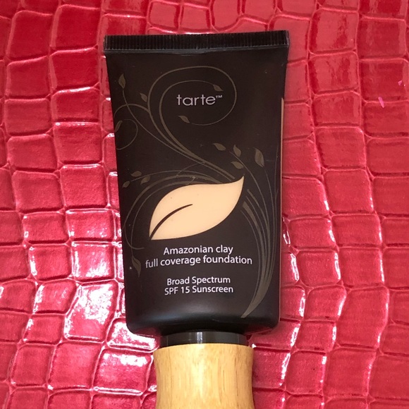 Tarte Amazonian Clay Light Medium Neutral